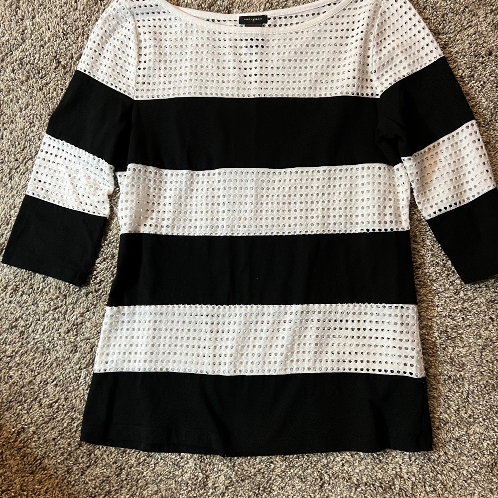 Ann Taylor Black and White Knit Top